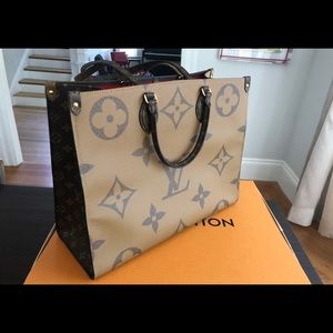 Louis Vuitton Bags - Louis Vuitton ONTHEGO reversed monogram Louis Vuitton Bags - Louis Vuitton ONTHEGO reversed monogram